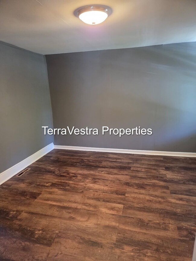 Building Photo - Single Family in Paulsboro! Eligible for $500 Security Deposit.
