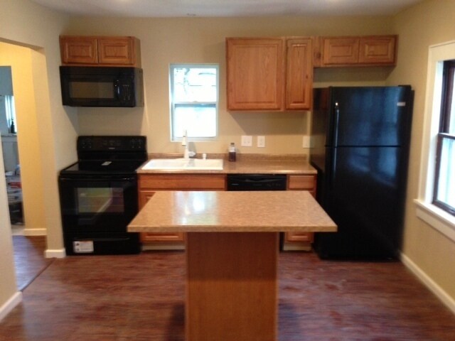 Building Photo - COMING SOON!!! Very nice 2 bedroom 1 bath ...