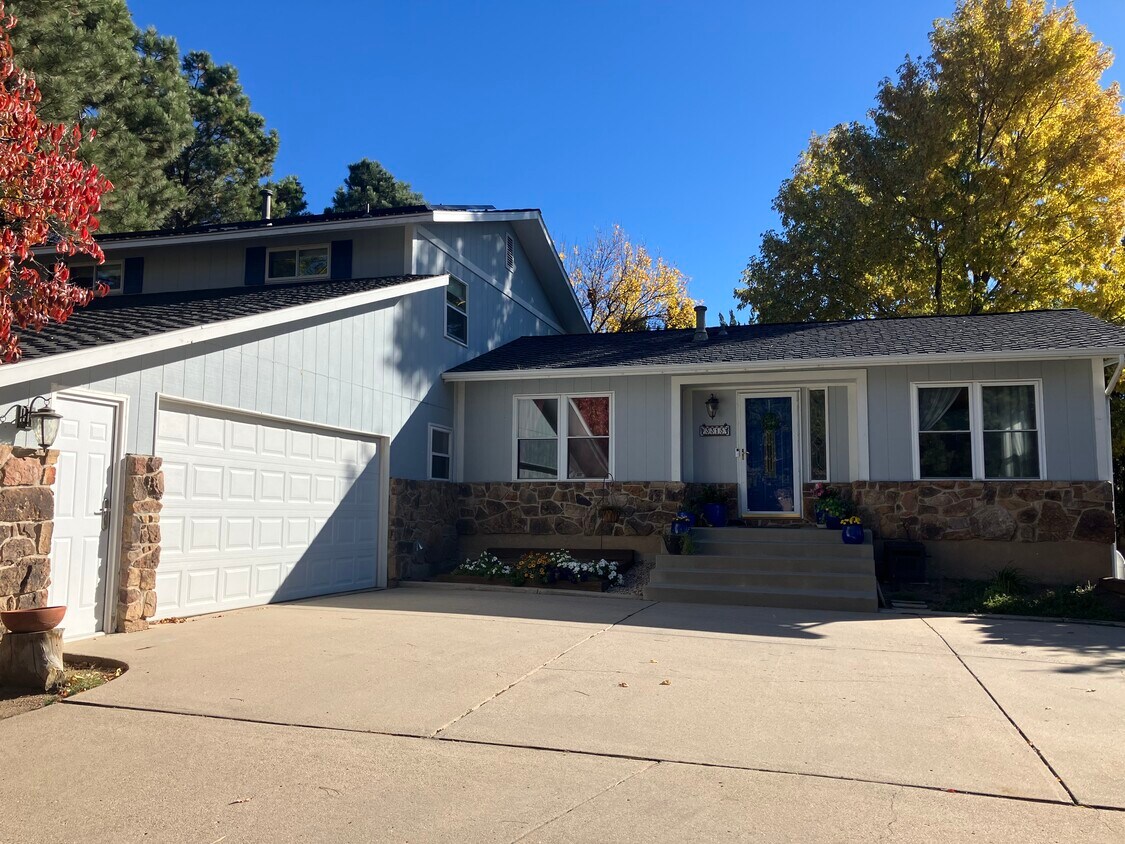 Foto principal - 3315 Clubheights Dr