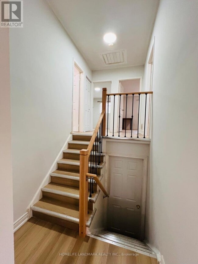 Photo du bâtiment - 1262 Napier Crescent