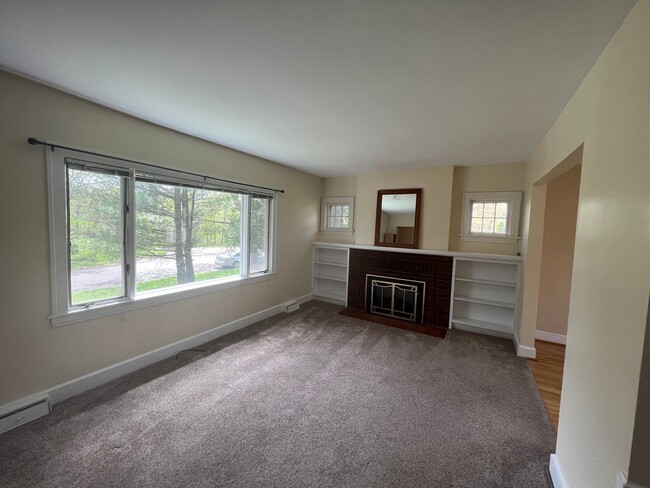 Foto del edificio - AVAILABLE JUNE 2025 - 3 Bed 1 Bath w/ Garage