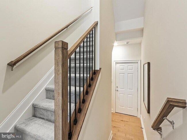 Foto del edificio - 715 Parker Blvd