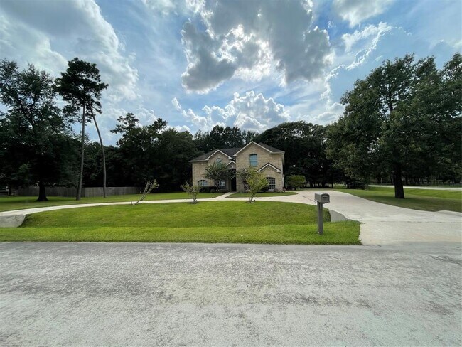 Building Photo - 2319 Legends Gate Dr