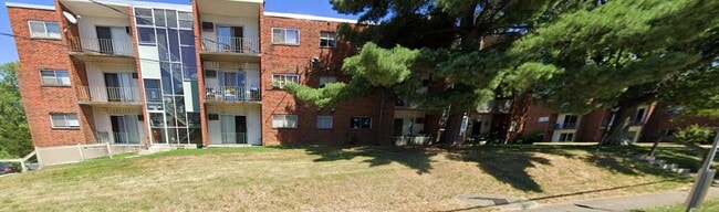 Building Photo - 620 Pedretti Ave