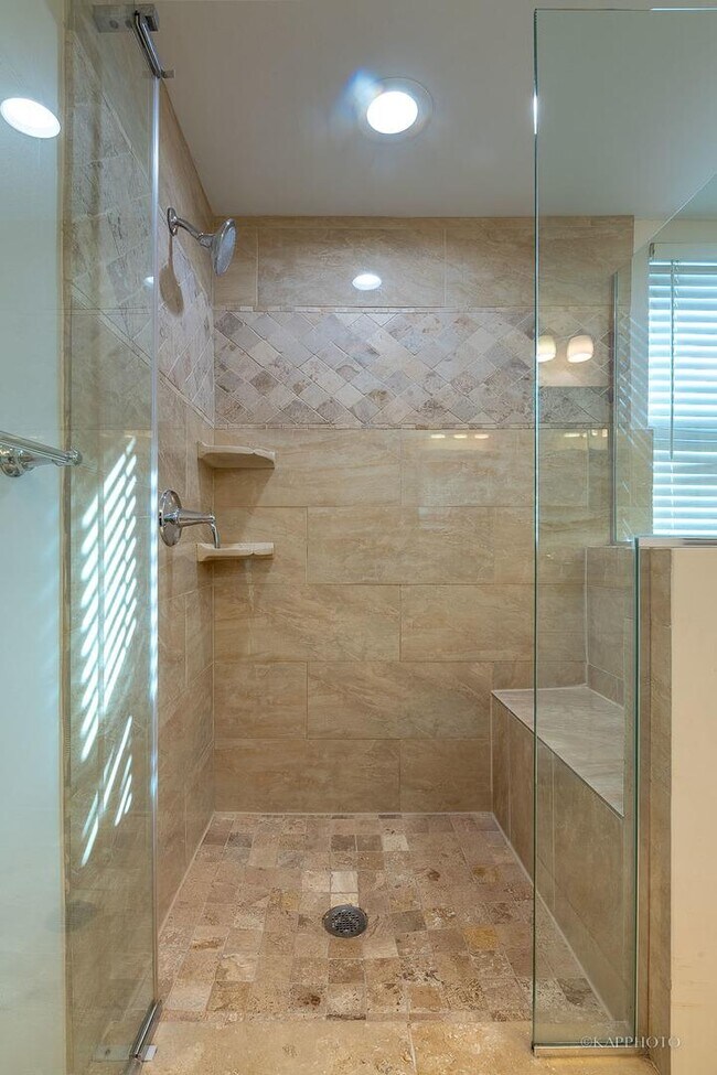 Building Photo - 2 bedroom in Chicago IL 60610
