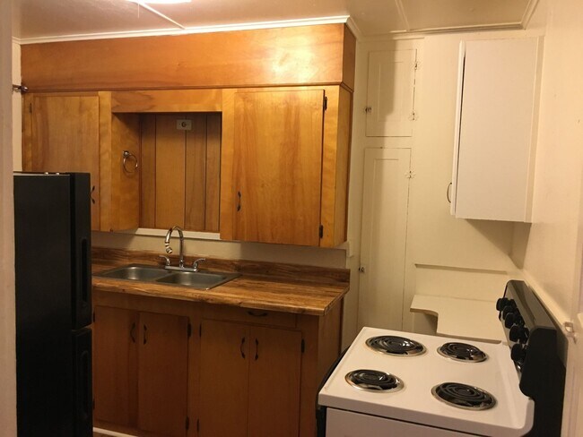 Building Photo - 2 bed, 1 bath Located in Sumner Neighborhood!!!