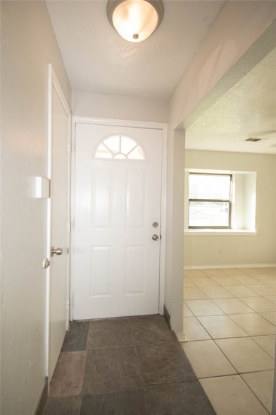 Photo - 10902 Mosscrest Dr House