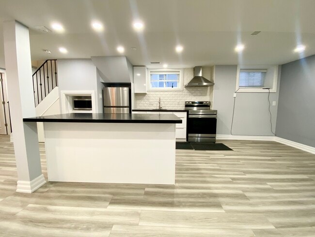 Photo du bâtiment - 1001 Cosburn Ave.