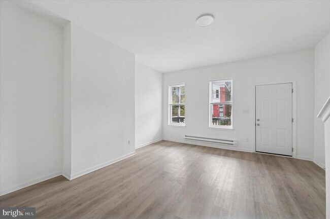 Foto del edificio - 4241 Mantua Ave