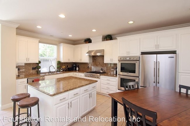 Building Photo - 4 White Oak Way