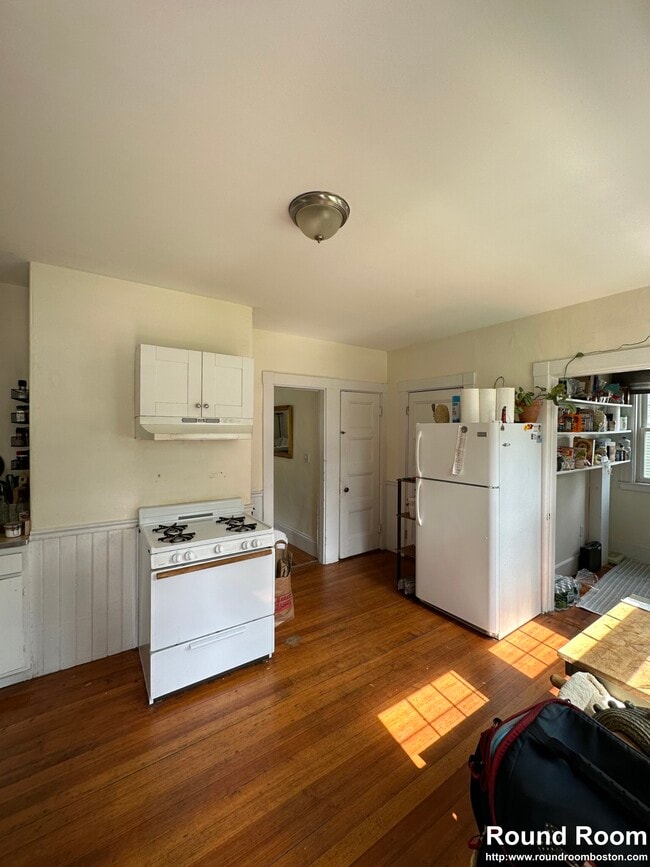Building Photo - 56 Brooks St