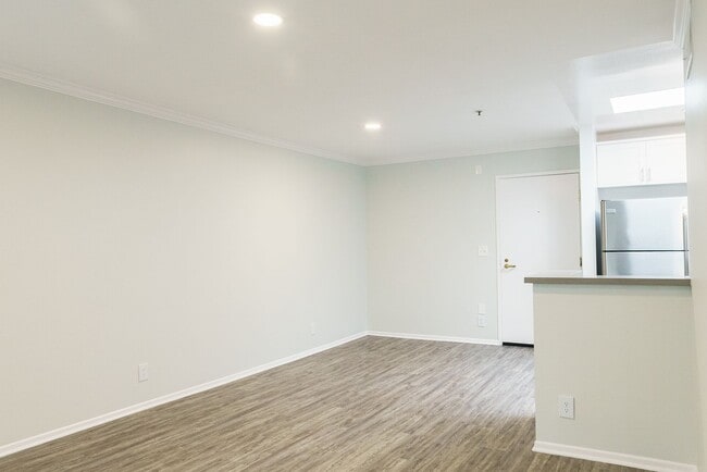 Interior Photo - 816 S. Bundy Dr