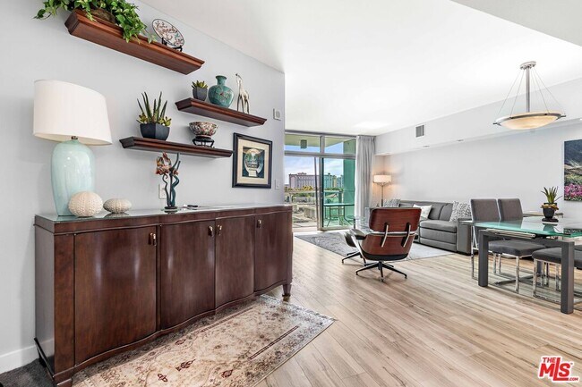 Foto del edificio - 13700 Marina Pointe Dr
