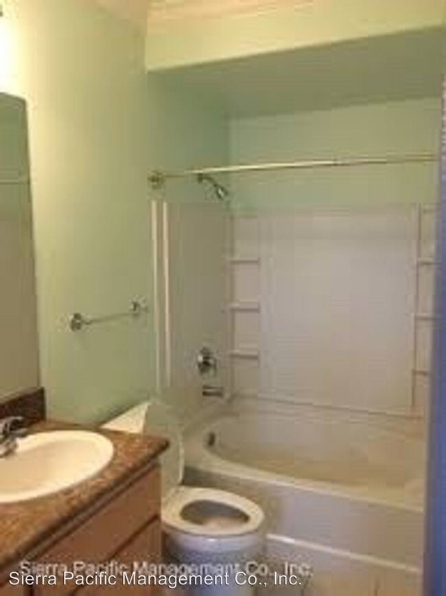 Building Photo - 2 br, 2 bath  - 628 D Street 628 D Street - B