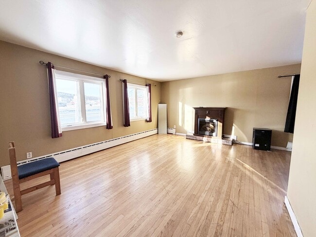 Building Photo - 2 Thorburn Rd