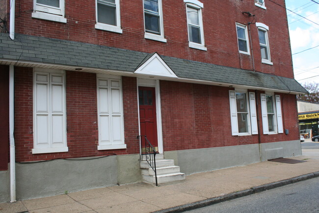 Building Photo - 2418 E Allegheny Ave