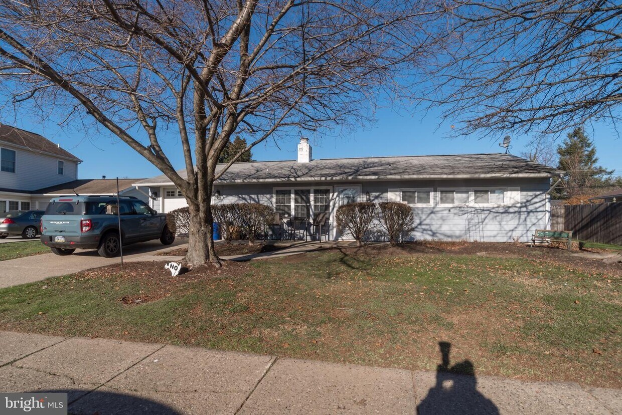 33 Palm Ln, Levittown, PA 19054 House Rental in Levittown, PA