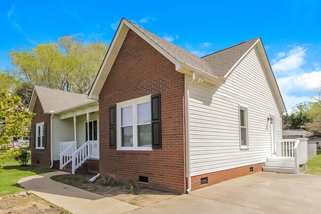 Building Photo - 104 Dameron Rd