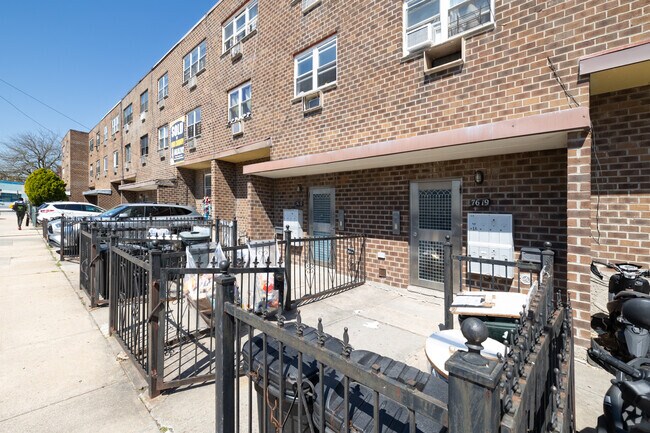 Building Photo - 7619 47th Ave
