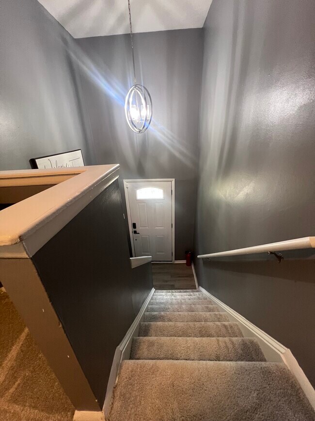 Escaleras - 1013 Copperfield Ct