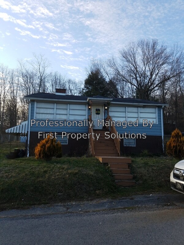 132 S Hill St, Mabscott, WV 25871 House for Rent in Mabscott, WV