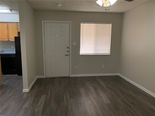 Foto del edificio - 2211 Richcreek Rd