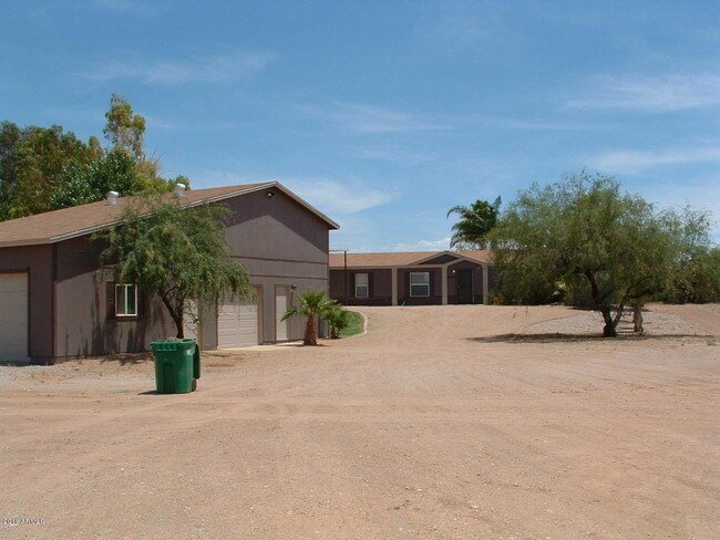 Foto del edificio - 8564 E Lake Rd