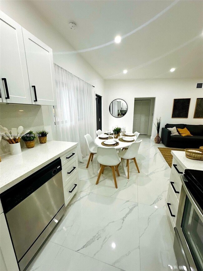 Foto del edificio - 610 NW 111th St