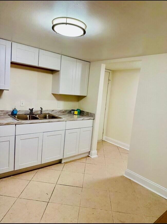 Foto del edificio - 5541 Bay Blvd