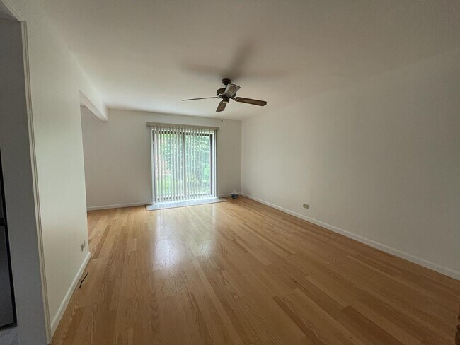 Building Photo - 5323 Newport Dr