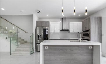 Building Photo - 3140 Carter St