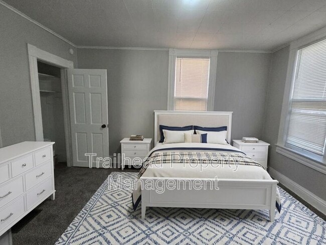 Building Photo - 1024 Roosevelt Ave