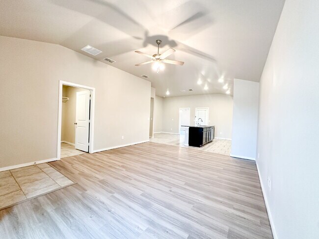 Foto del edificio - Beautiful 3/2/2 in Bell Farms!