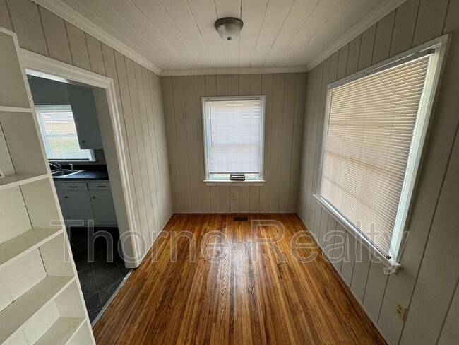 Building Photo - 106 N Fairview Cir