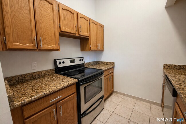 Foto del edificio - 114 Huckleberry Hill Rd