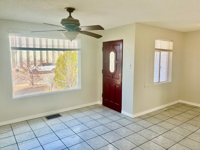 Foto del edificio - Charming 3-bedroom, 1-bathroom home availa...