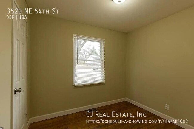Foto del edificio - 3520 NE 54th St