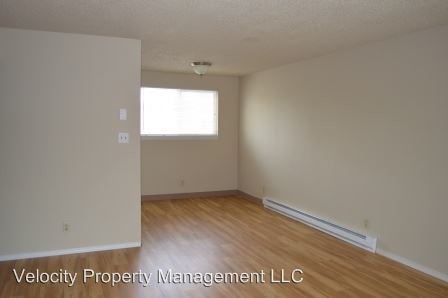 Building Photo - 360 SE Railroad St