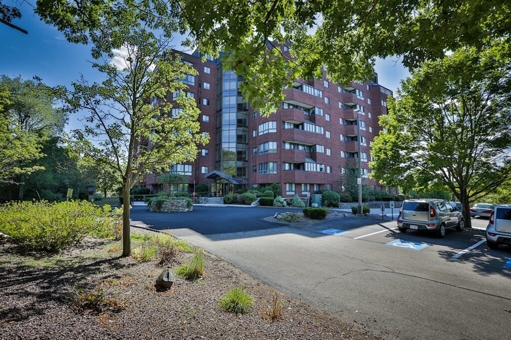 Primary Photo - 200 Burkhall St
