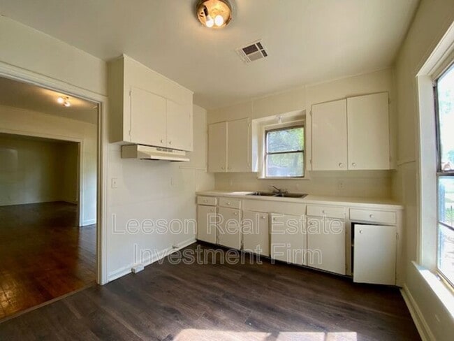 Building Photo - 3050 Boone St