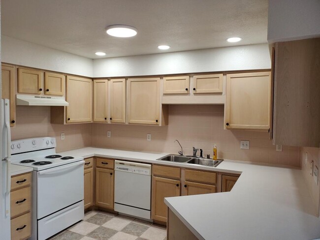Building Photo - 846 San Juan Dr