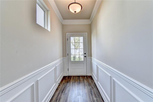 Building Photo - 2253 Buford Town Dr