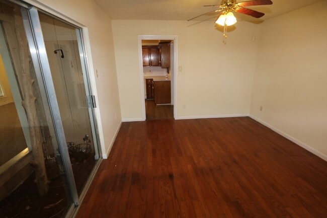 Building Photo - 2319 Quail Valley E Dr