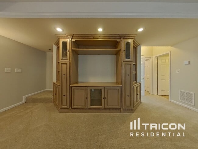 Building Photo - 391 Spring Willow Dr NW