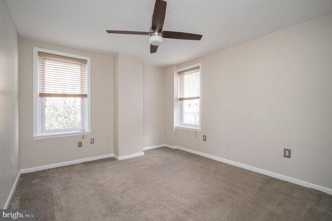 Building Photo - 208 Baldwin St