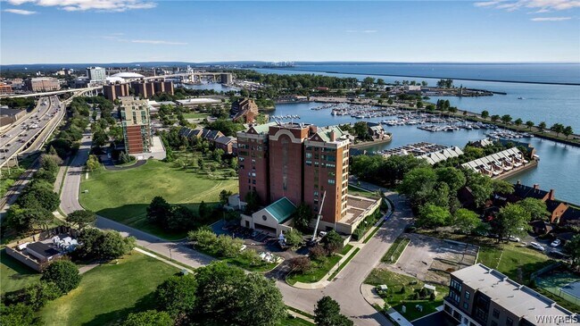 Foto del edificio - 200 Lakefront Blvd
