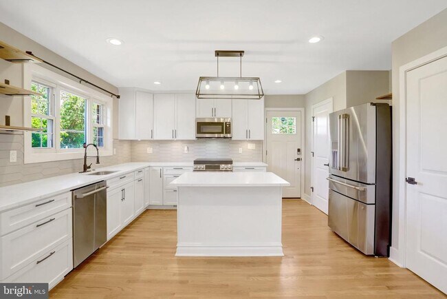 Building Photo - 4519 Holmes Run Pkwy