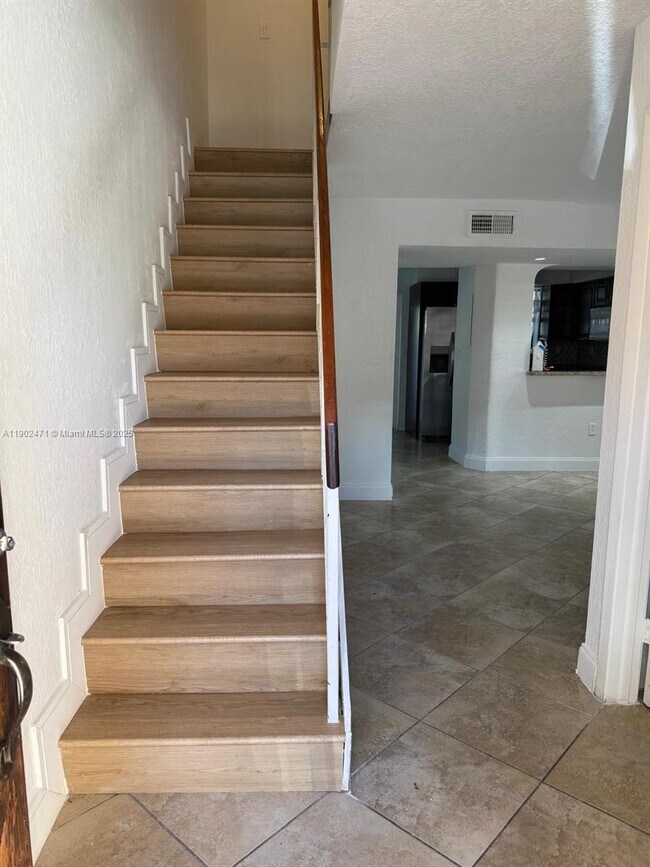 Building Photo - 2555 W 53rd St