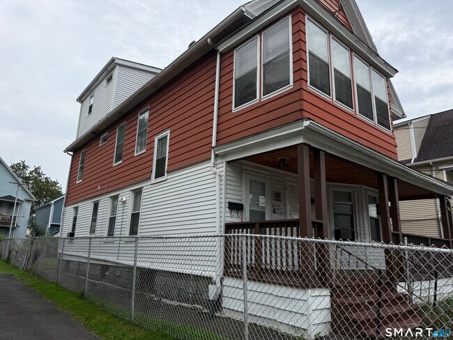 Building Photo - 438 Hollister Ave