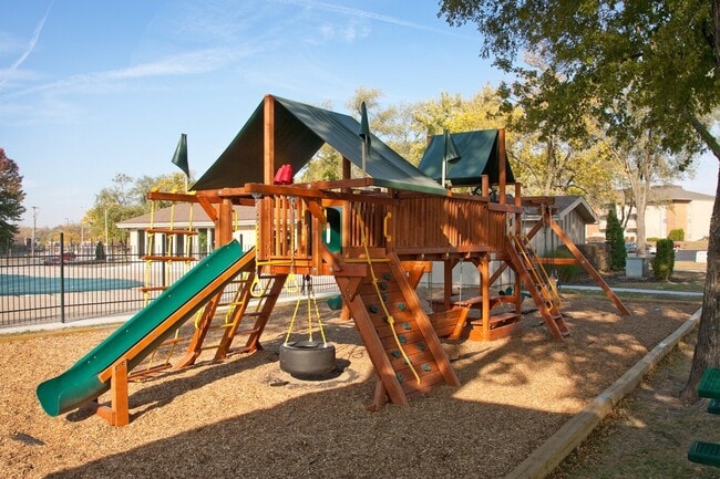 Building Photo - Meadowood Apartments